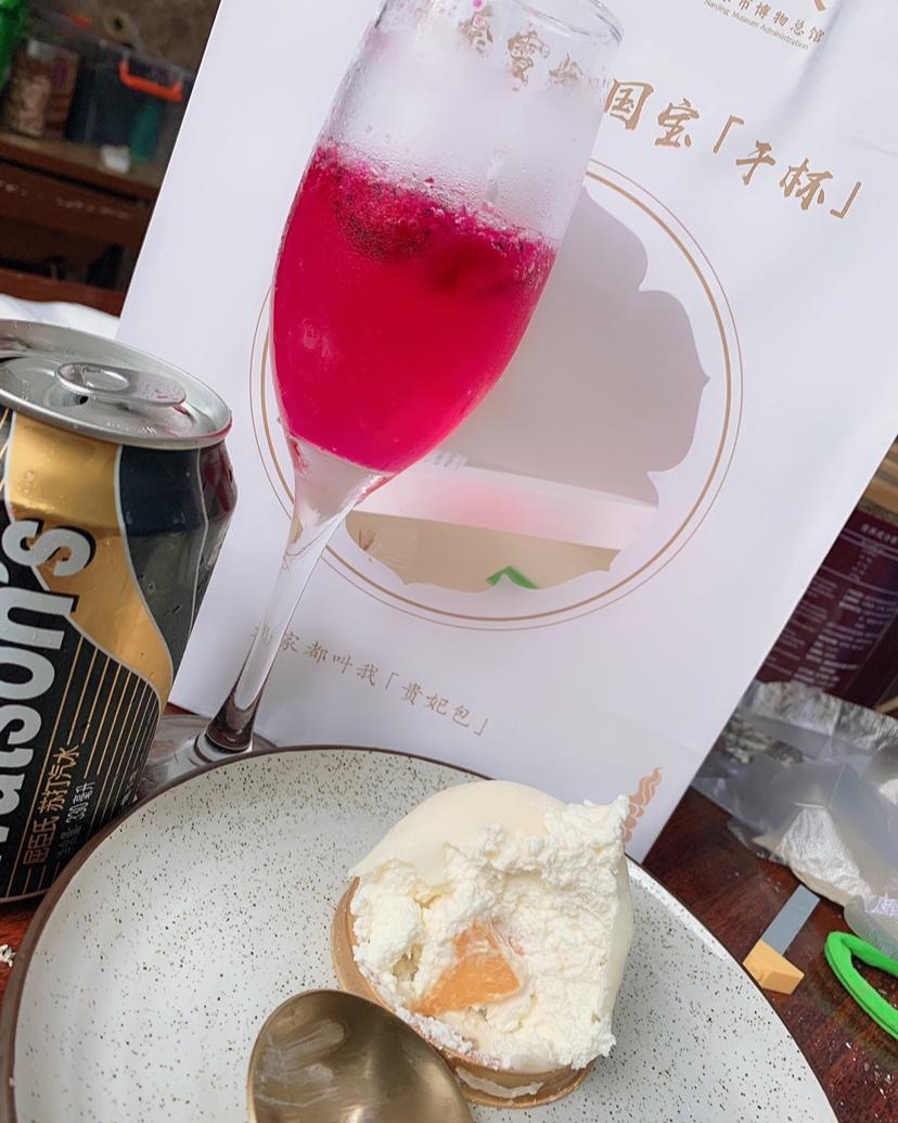 火龙果樱桃苏打水