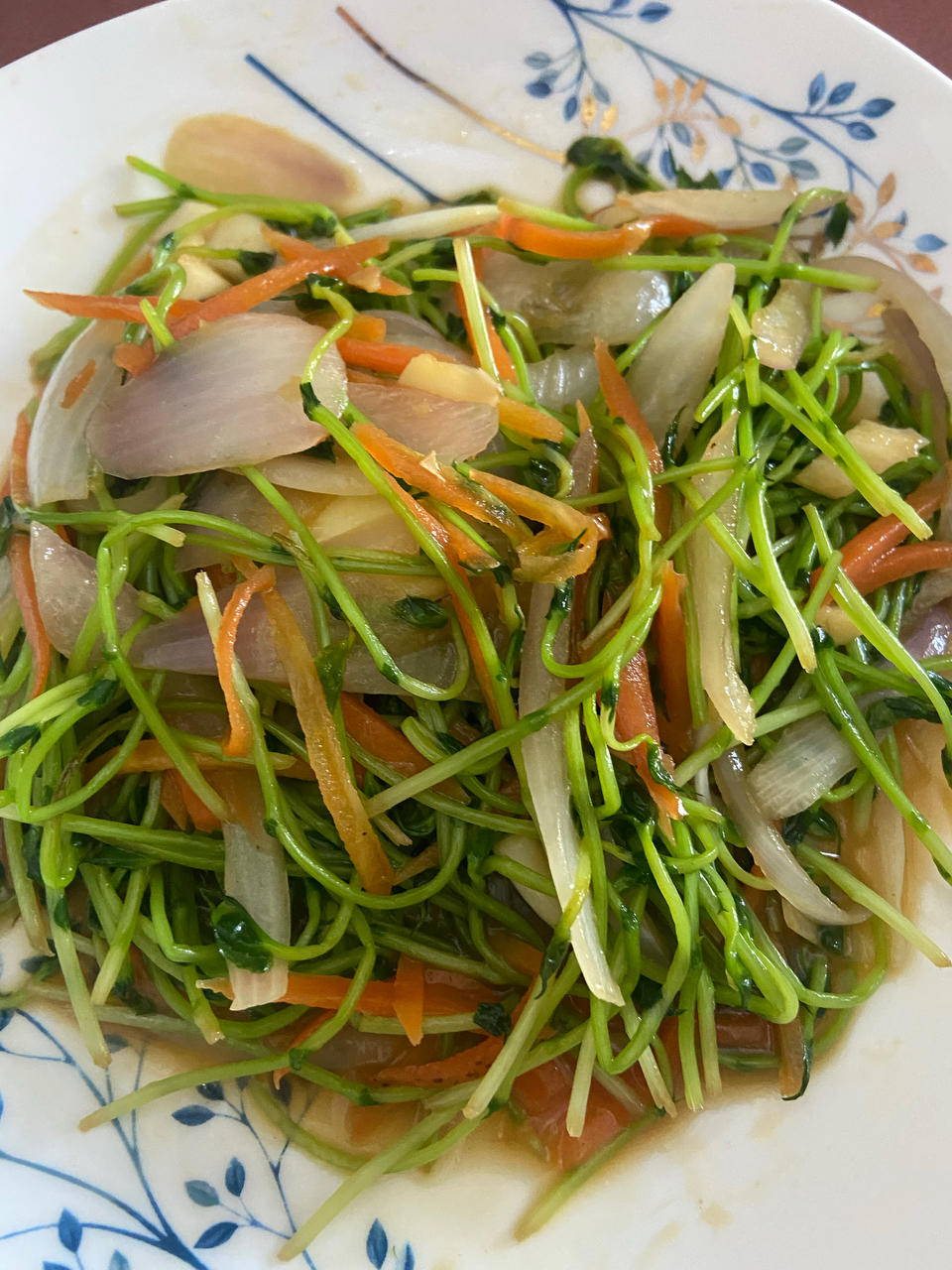 清炒豌豆苗胡萝卜