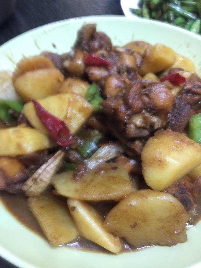 土豆炖鸡块