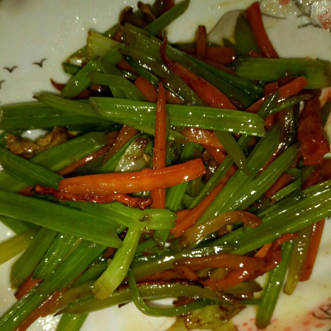 耗油芹菜胡萝卜丝