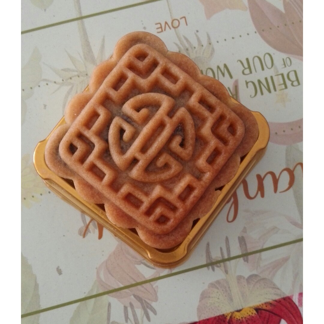 广式月饼—蛋黄芝麻月饼