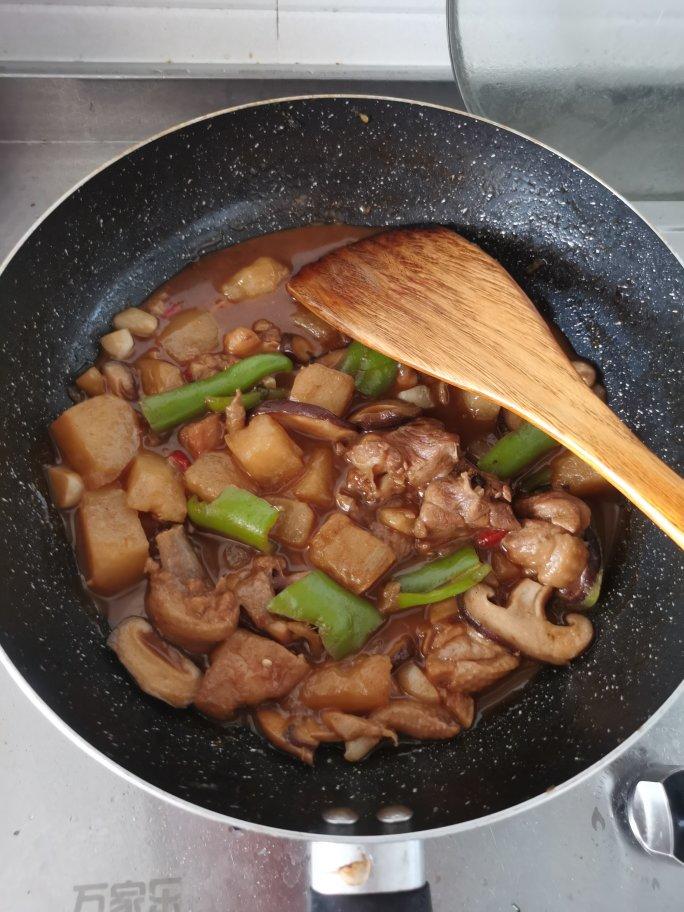 自制黄焖鸡真的绝了好吃到爆炸不夸张