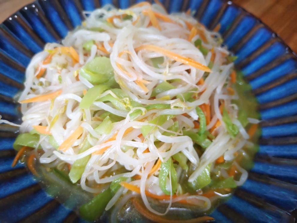 不起油锅青椒绿豆芽的做法