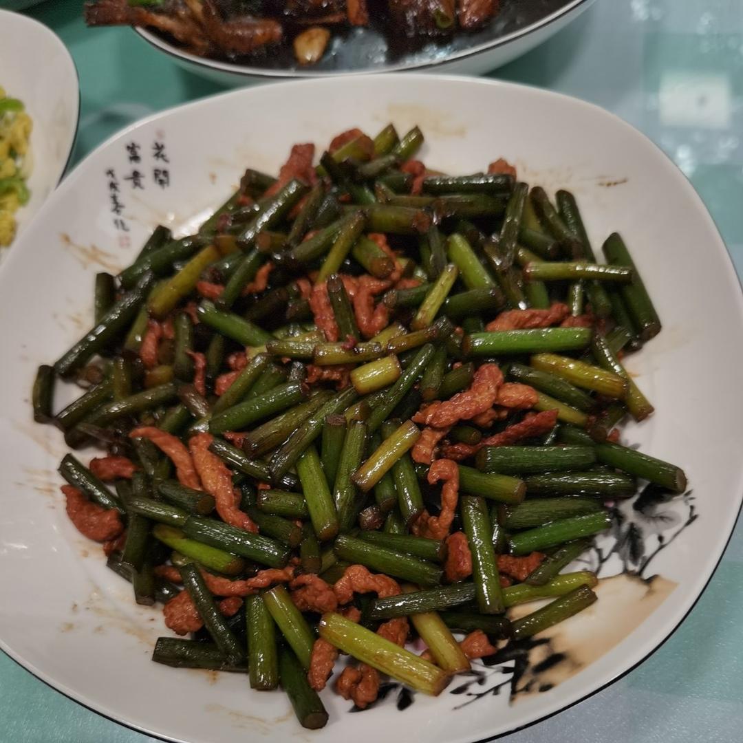简单易做的下饭菜－蒜苔炒肉