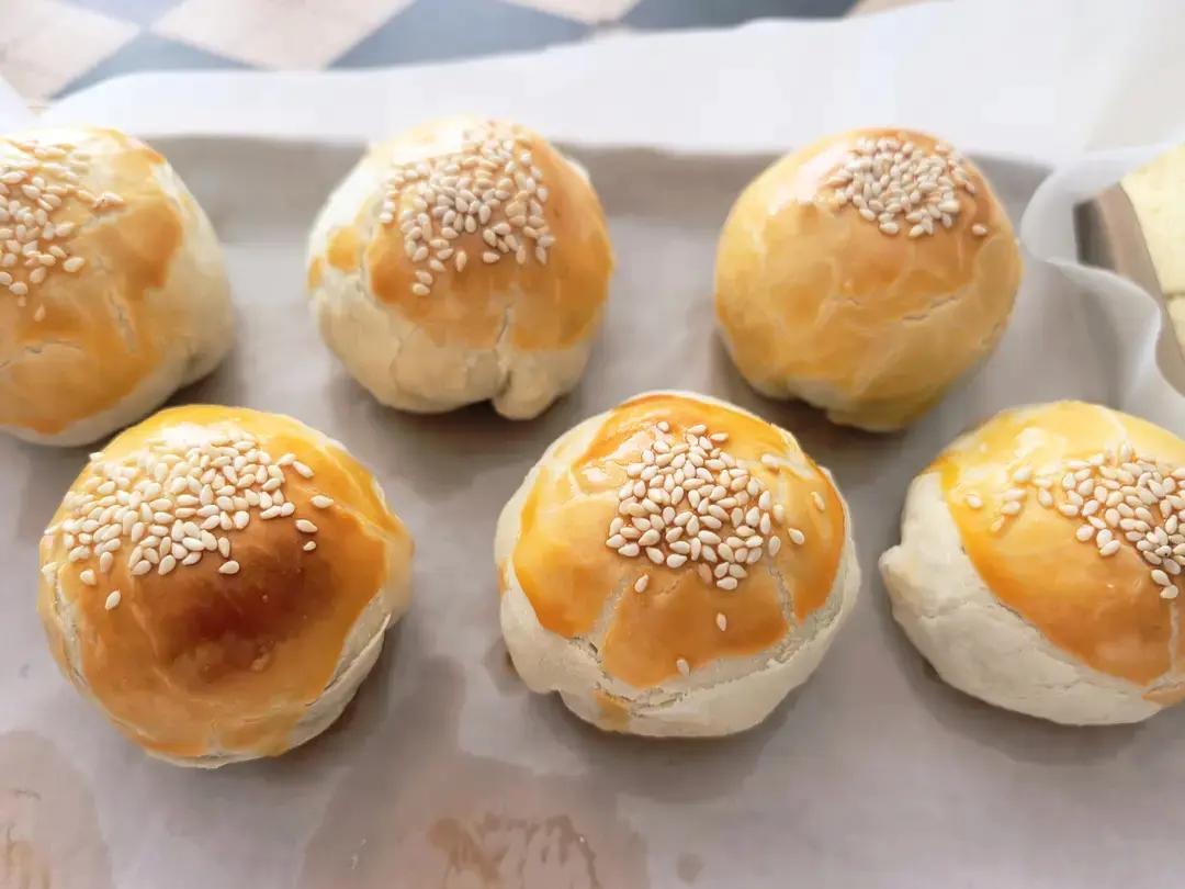 蛋黄酥（超详细步骤，附红豆沙馅做法）