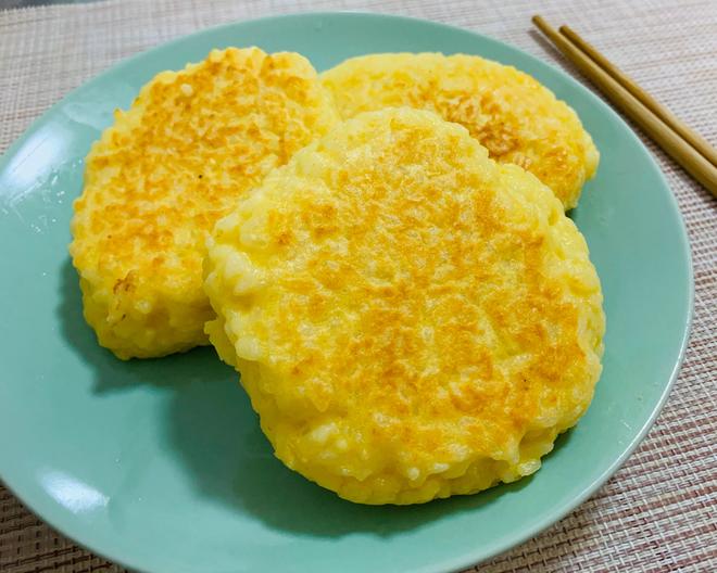黄金鸡蛋大米饼的做法