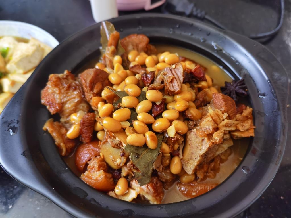 黄豆猪脚煲 满满胶质  绝绝子的做法