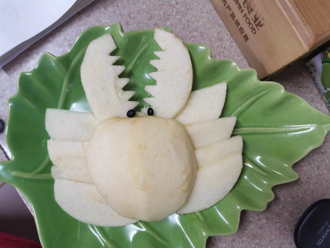 果盘水果拼盘苹果螃蟹