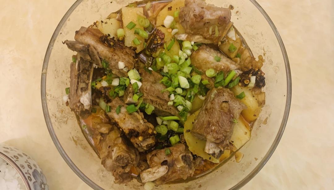 香酥排骨蒸土豆