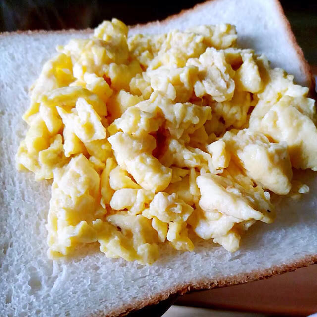 溜圆儿做的牛奶炒蛋