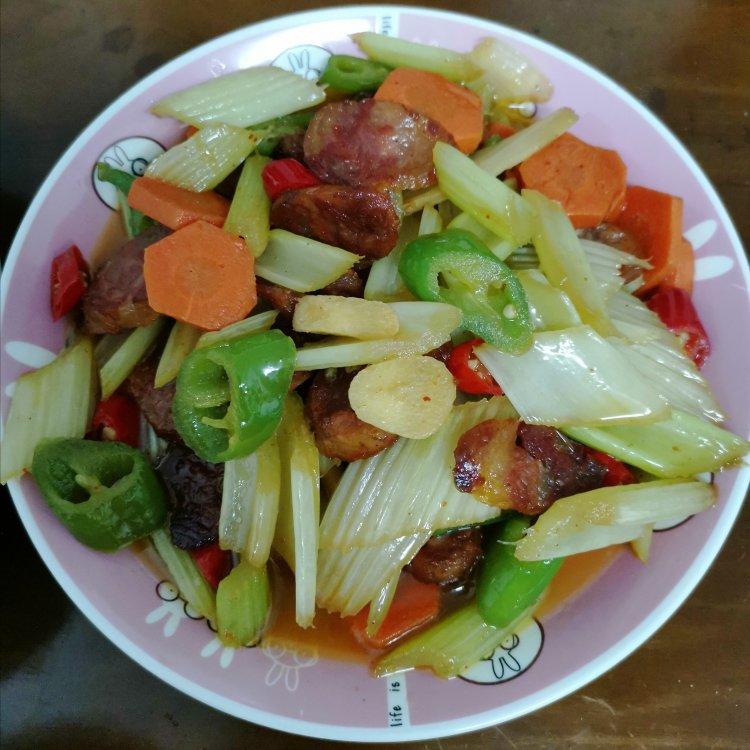 香肠炒西芹
