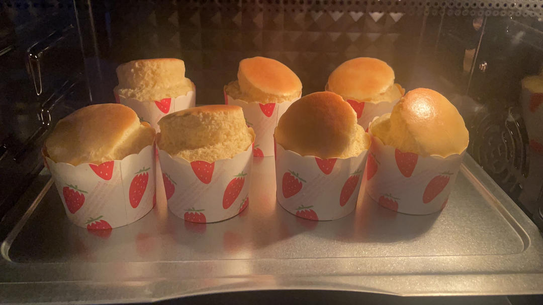 纸杯蛋糕（蔓越莓版可爱到爆）