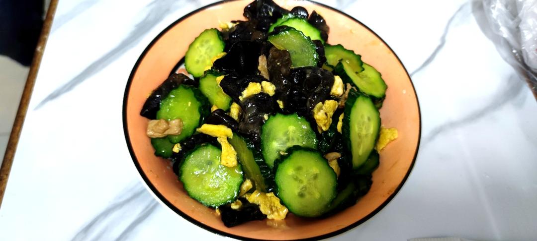 鸡蛋木耳黄瓜的做法