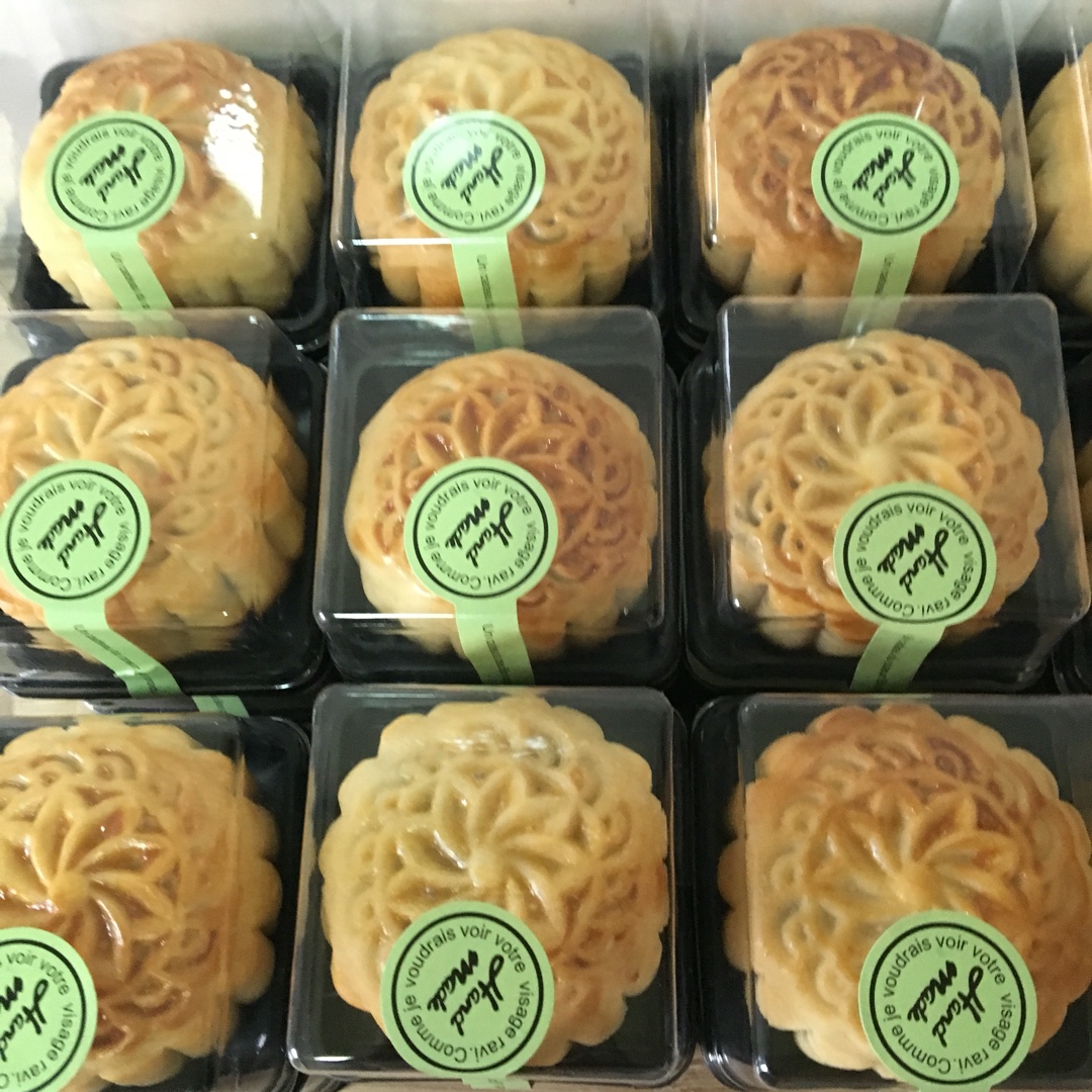 广式月饼—蛋黄莲蓉月饼