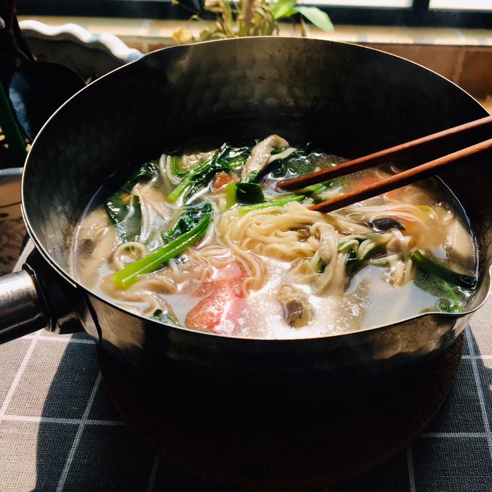 菌汤面条 看得见的香菇 尝得到的鲜美 这才是真正的菌汤