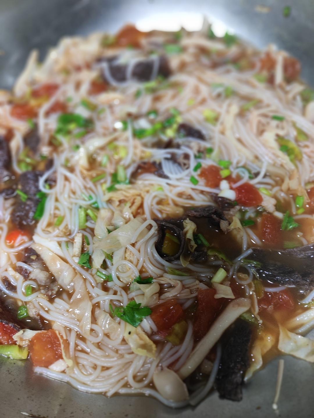 金针菇番茄肥牛卷