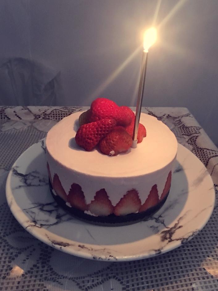 6寸草莓慕斯蛋糕