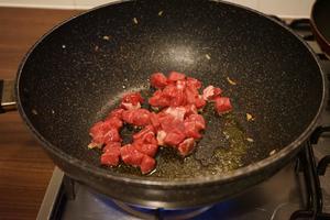 牛肉粒蛋炒饭的做法 步骤4