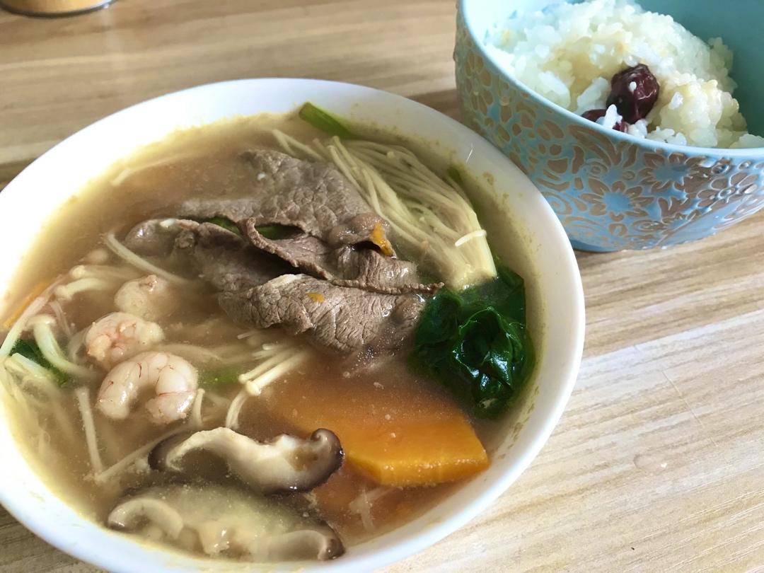 鲜味菌菇汤