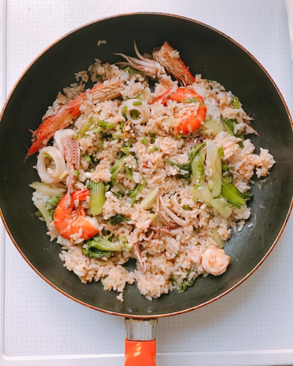 鲜虾酱油炒饭