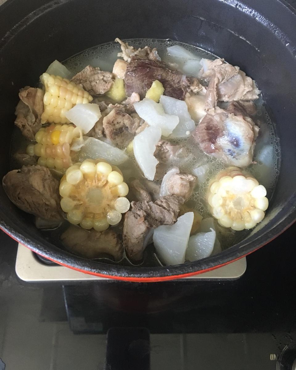 厨师长教你：“玉米排骨汤”的家常做法，营养又美味，先收藏了
