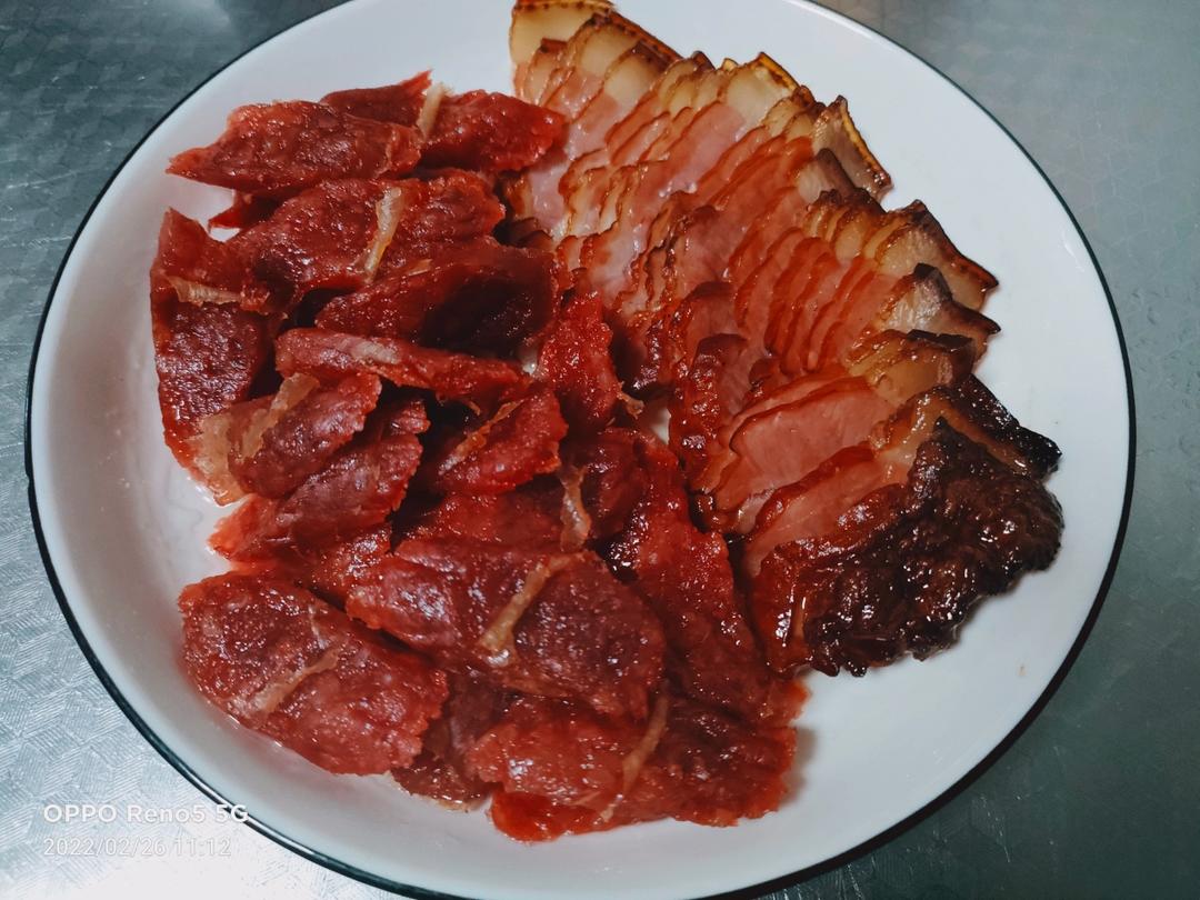 腊肉香肠合蒸