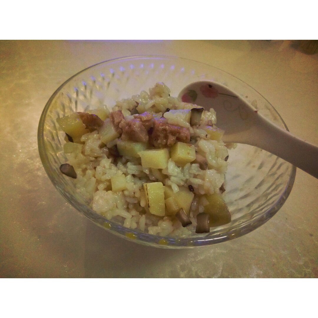 香菇土豆腊肠焖饭