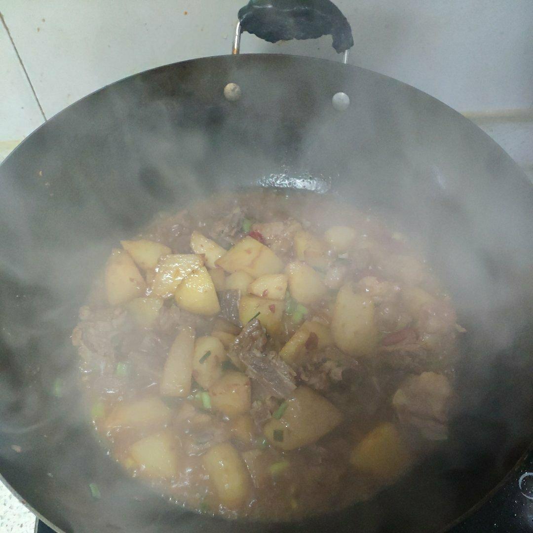 川味土豆烧排骨