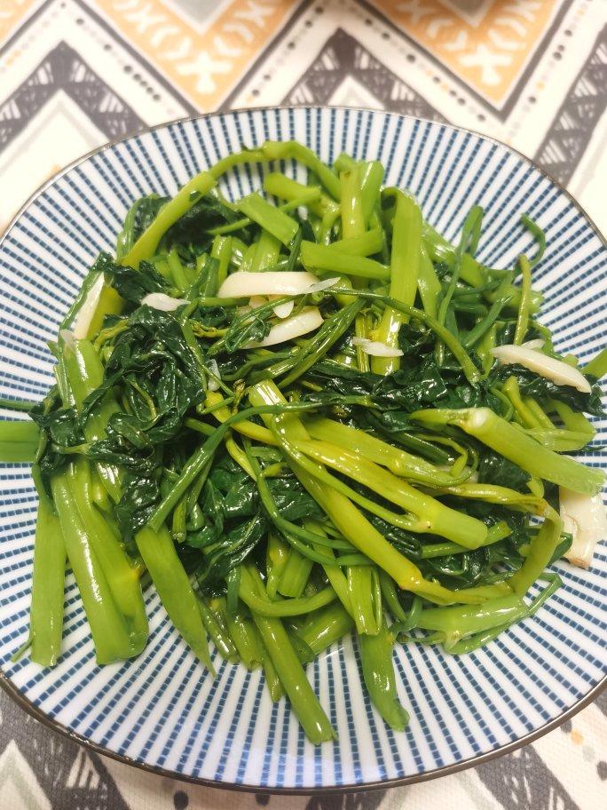 炒空心菜（附空心菜的掐法）