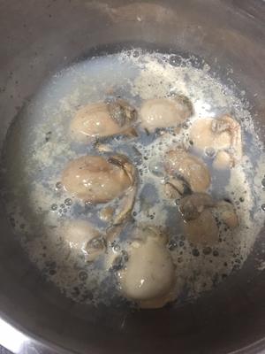 河蚌炖咸肉的做法 步骤3