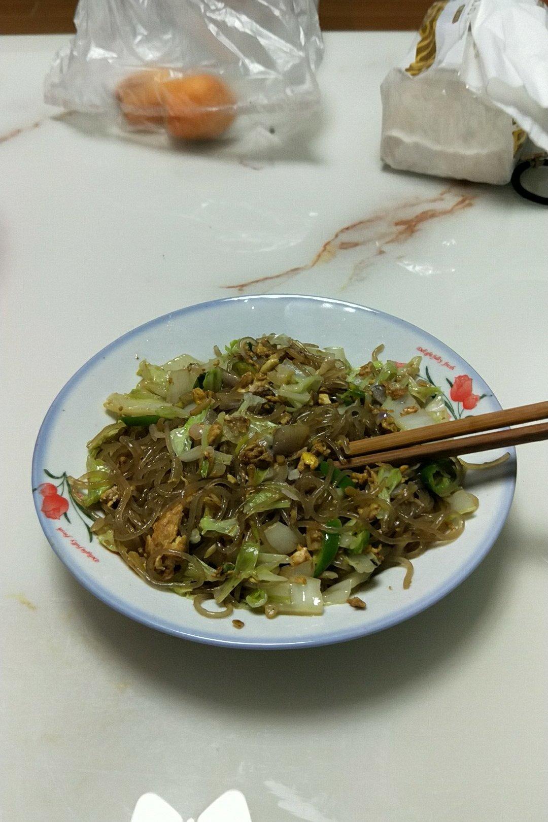 包菜粉丝炒鸡蛋