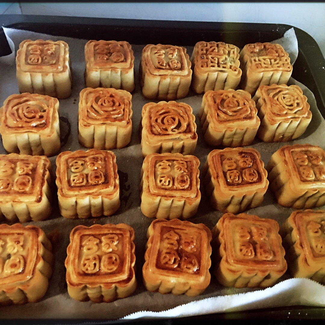 广式月饼——蛋黄莲蓉月饼
