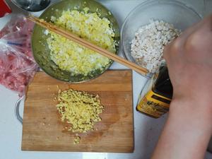 新手都可以做好吃的杏鲍菇猪肉白菜馅饼的做法 步骤1