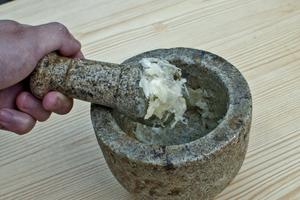 麻酱蒜泥拌豇豆的做法 步骤3