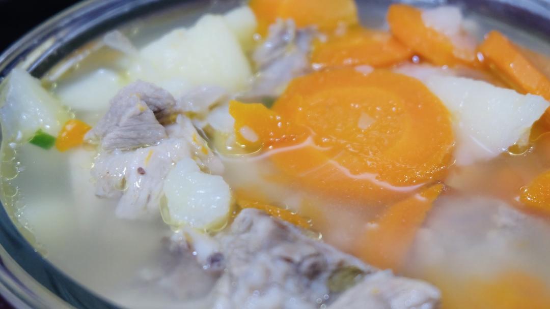 土豆胡萝卜排骨汤