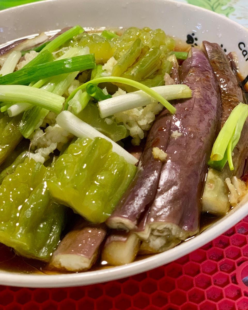 秘制鸡丝苦瓜蒸茄子