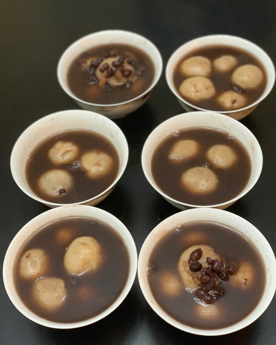 花生黑芝麻汤圆