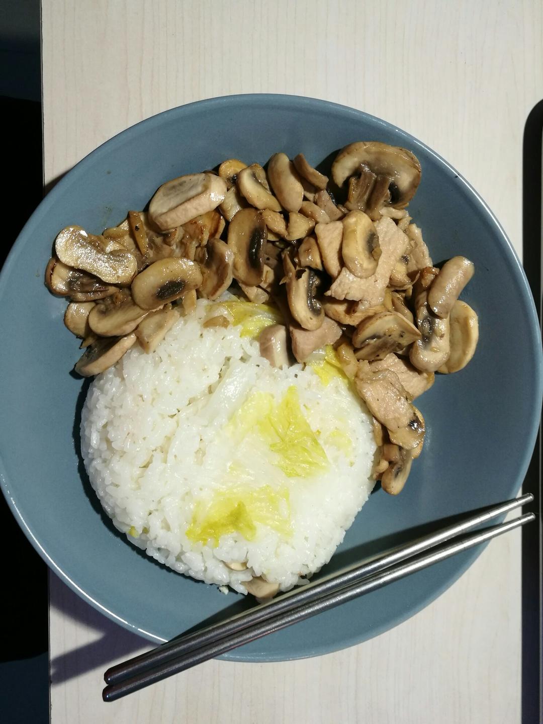 口蘑炒肉
