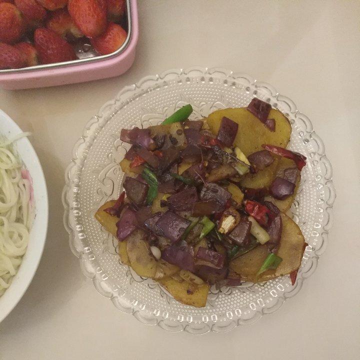 边吃边流泪的「孜然土豆片」