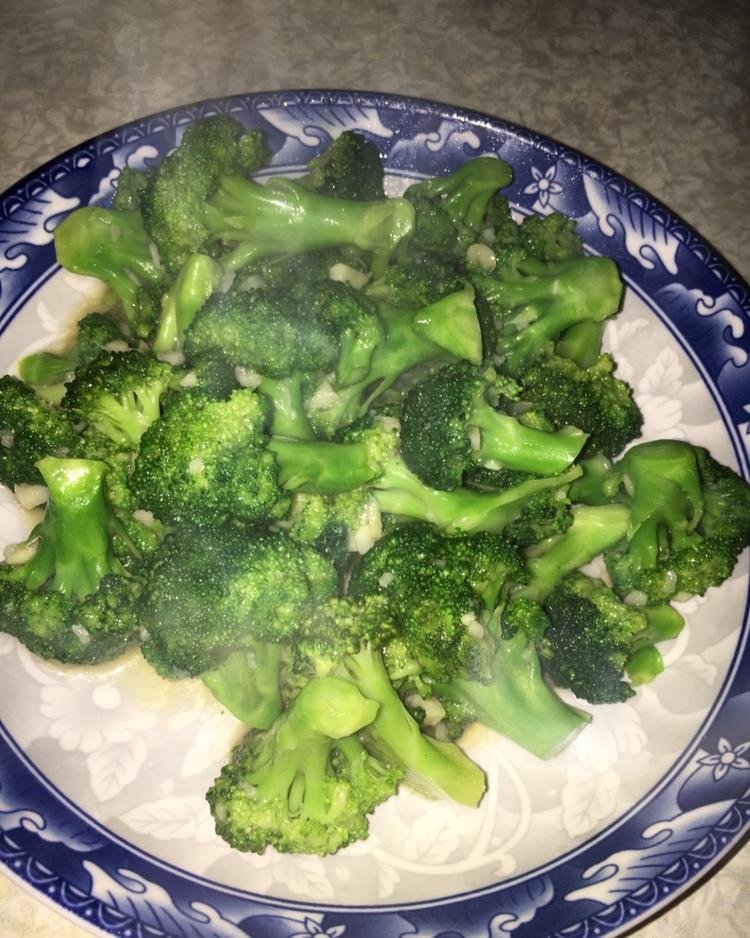 好吃到爆的耗油蒜蓉西兰花(从不修图，喜欢请关注)