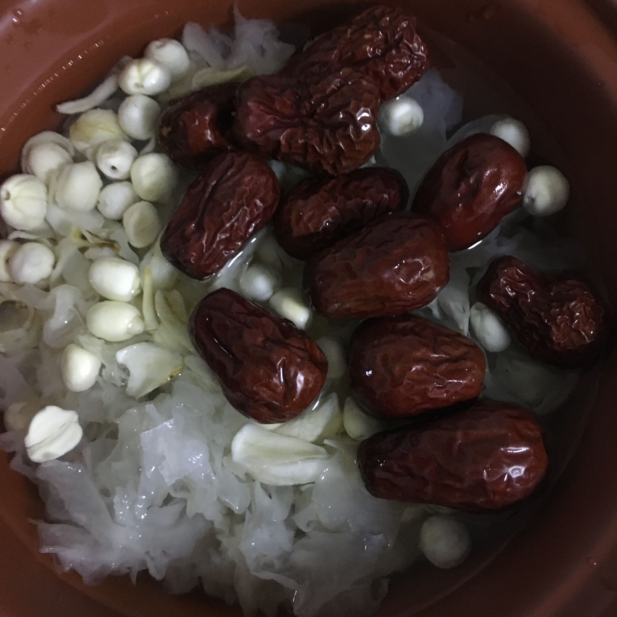 冰糖银耳红枣汤