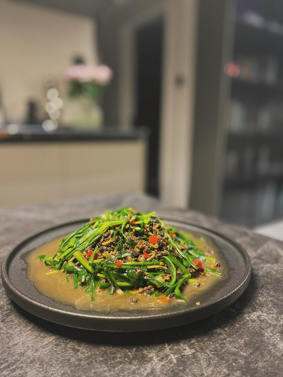 韭菜炒螺丝肉