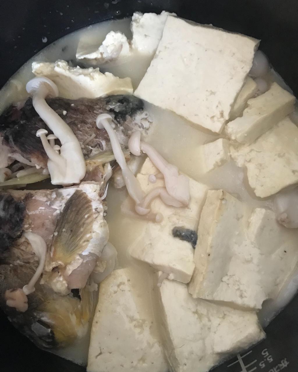 鲫鱼豆腐汤