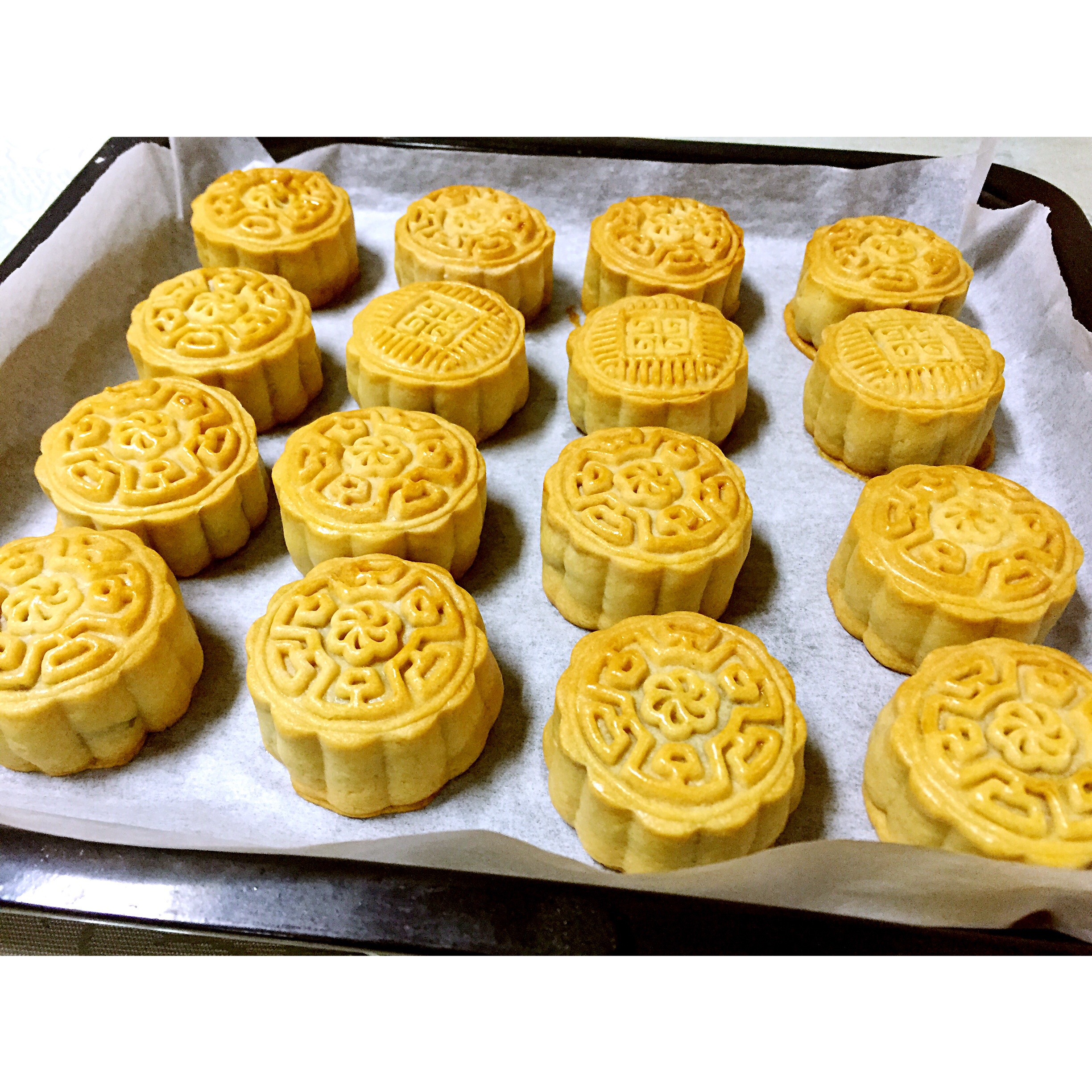 广式月饼—蛋黄莲蓉月饼