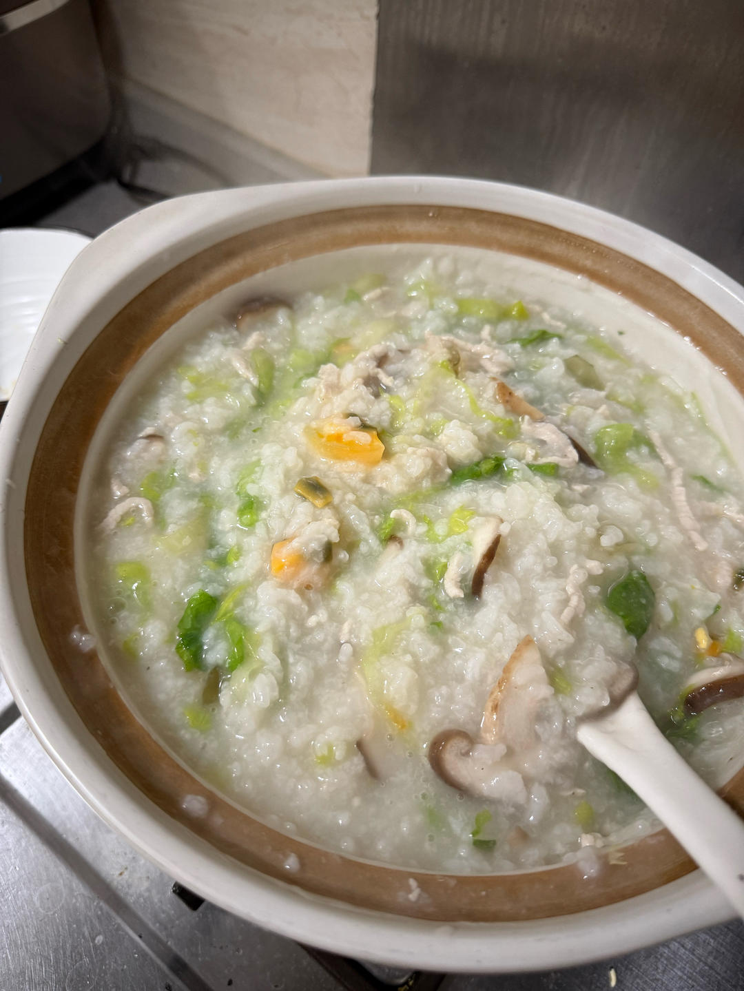 砂锅皮蛋瘦肉粥