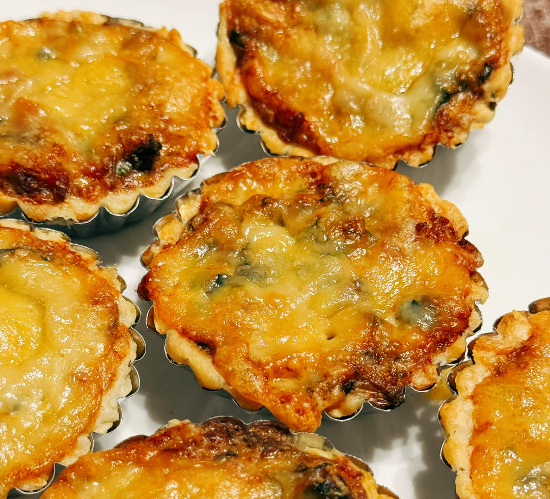 用蘑菇和孔泰奶酪做法式森林派Tarte forestière