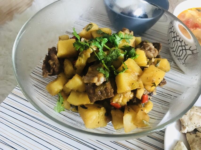 土豆炖排骨