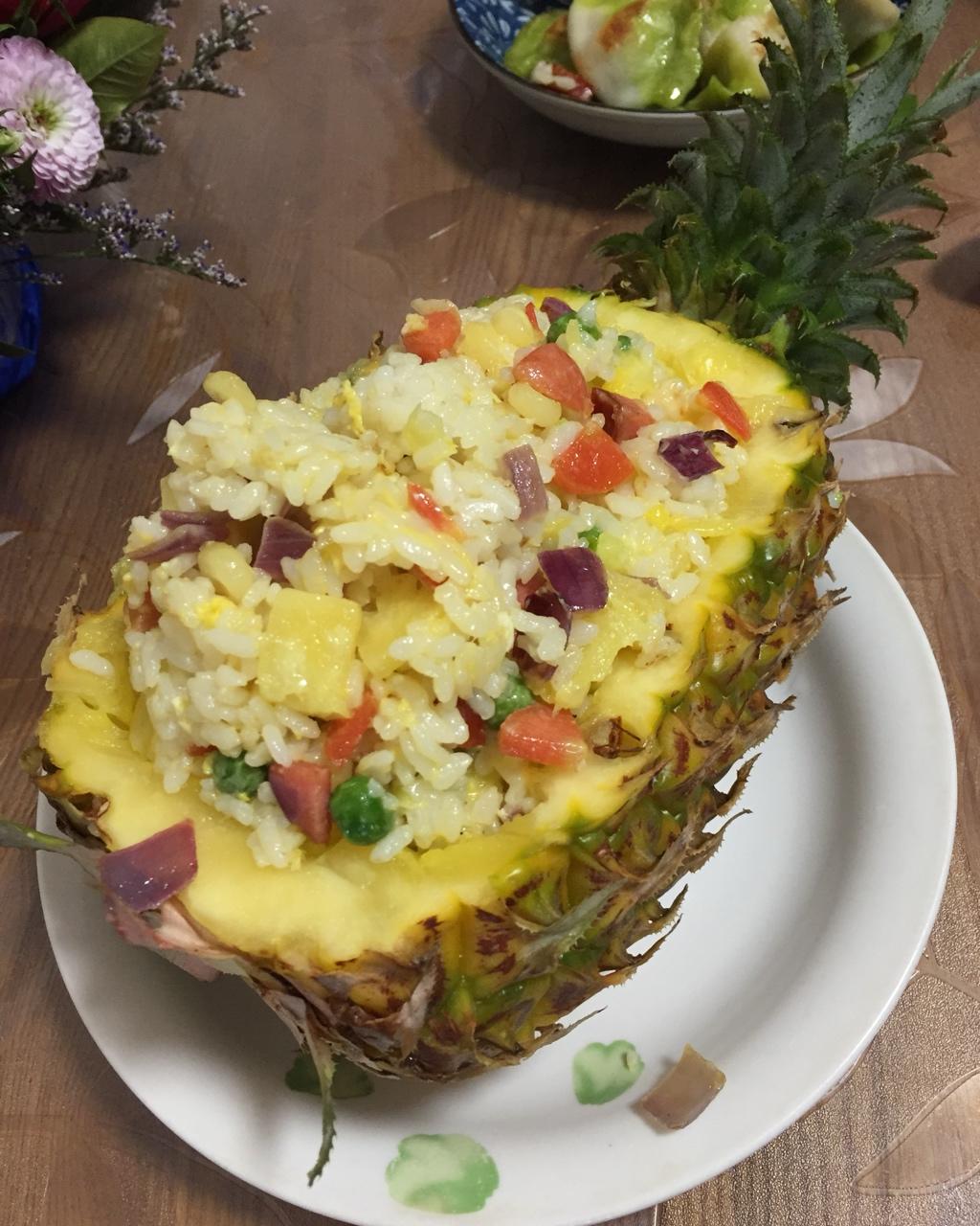 宽妈小辣椒做的菠萝饭