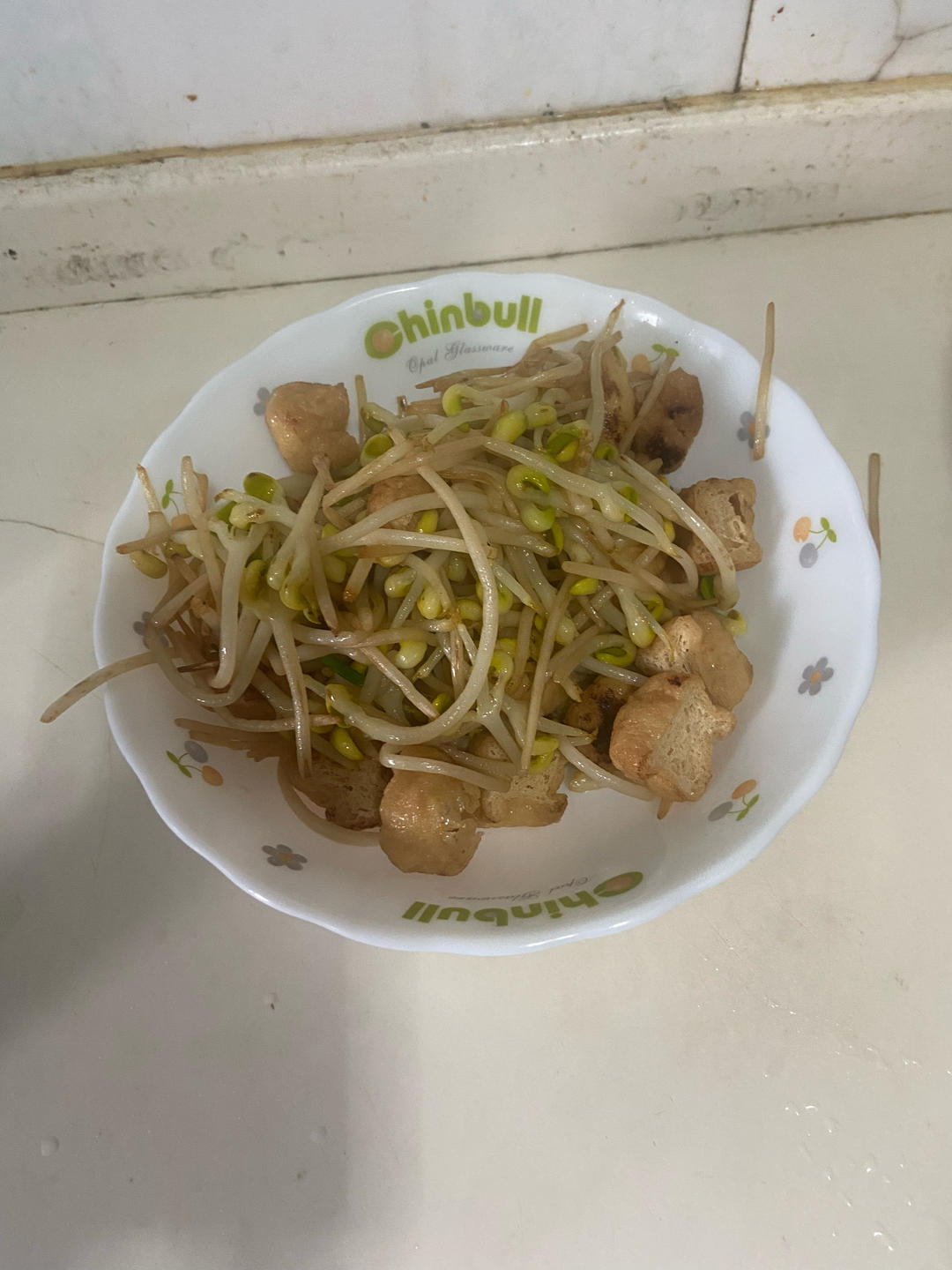 黄豆芽炒油豆腐