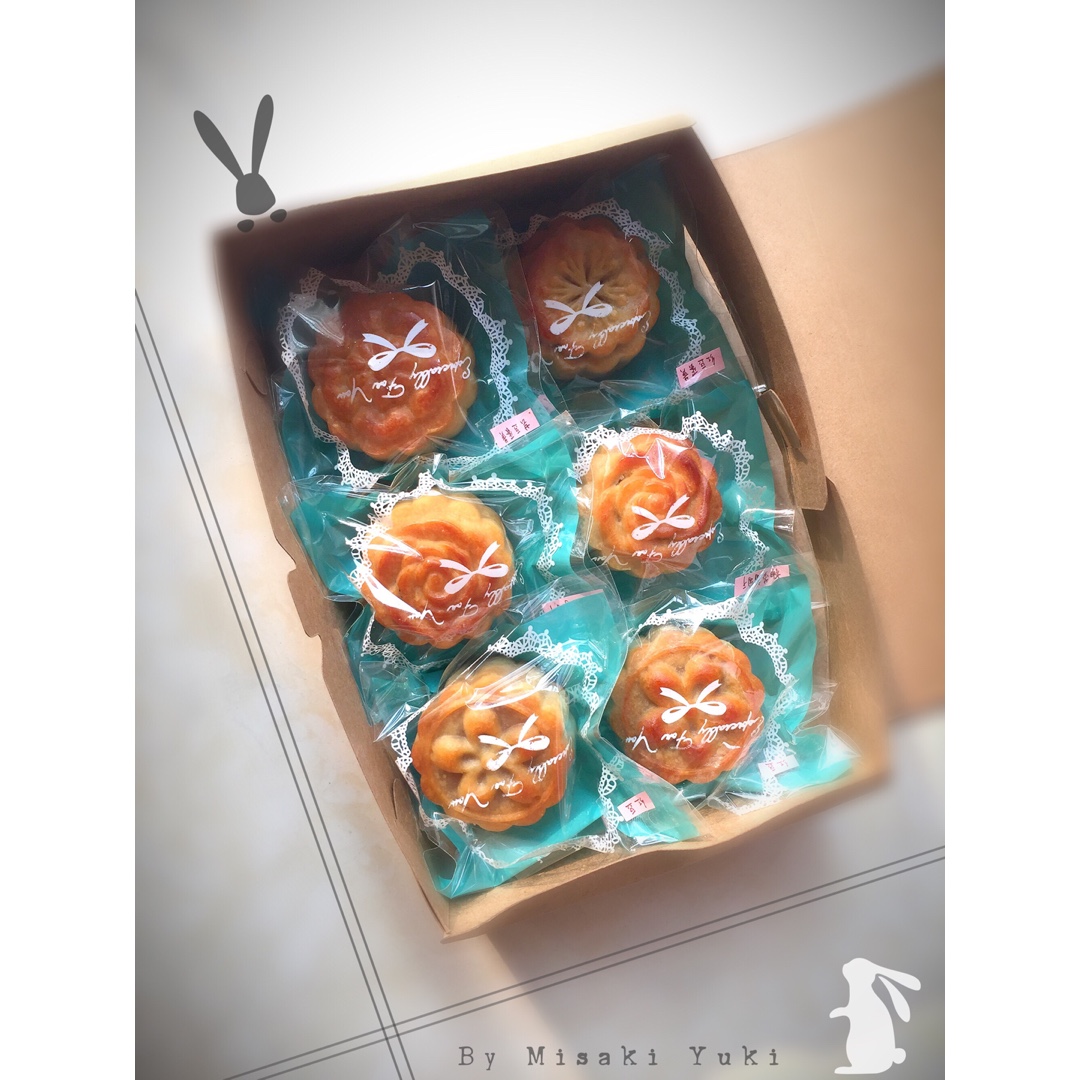 广式蛋黄莲蓉月饼
